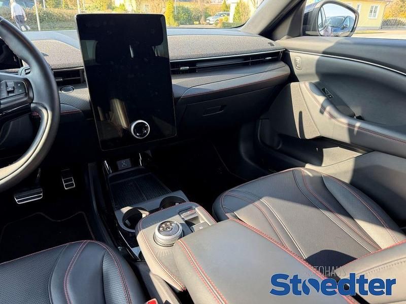 Gebraucht Ford Mustang Mach-E 124 kW (169 PS) 2022 Rot SUV