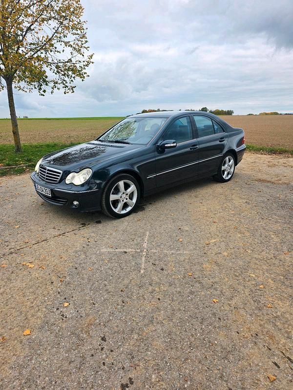 Schwarz Gebraucht 2006 Mercedes 190 Avantgarde Limousine | 2.999 € - Bild 1/4