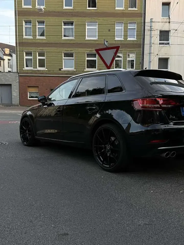 Gebraucht Audi A3 Sportback S-Line 150 PS (110 kW) 2019 Schwarz Kleinwagen