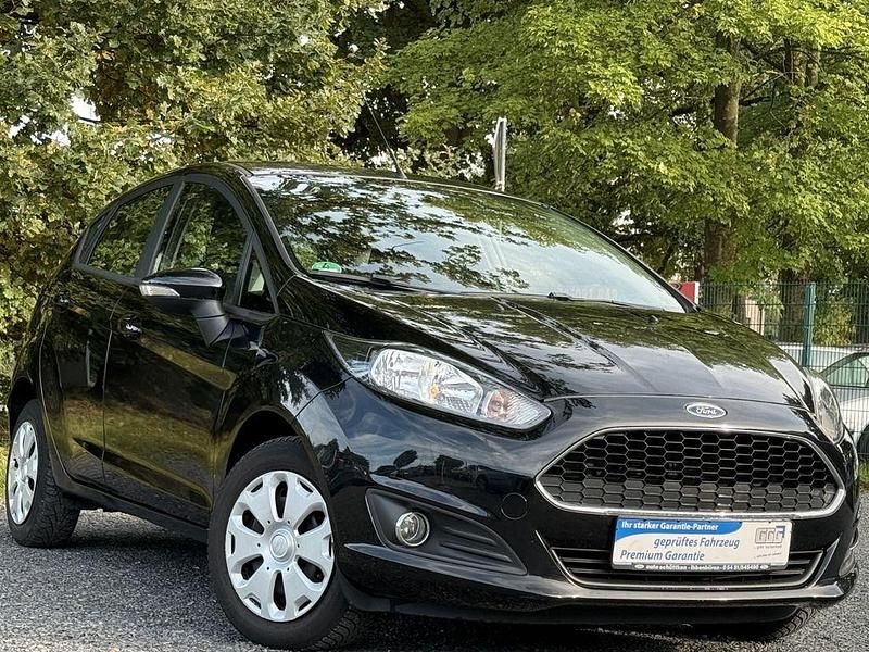 Schwarz Gebraucht 2016 Ford Fiesta Titanium Kleinwagen | 4.999 € (Fairer Preis) - Bild 1/4