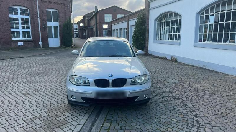 Grau Gebraucht 2006 BMW 118 Kleinwagen | 2.150 € (Etwas zu teuer) - Bild 1/4