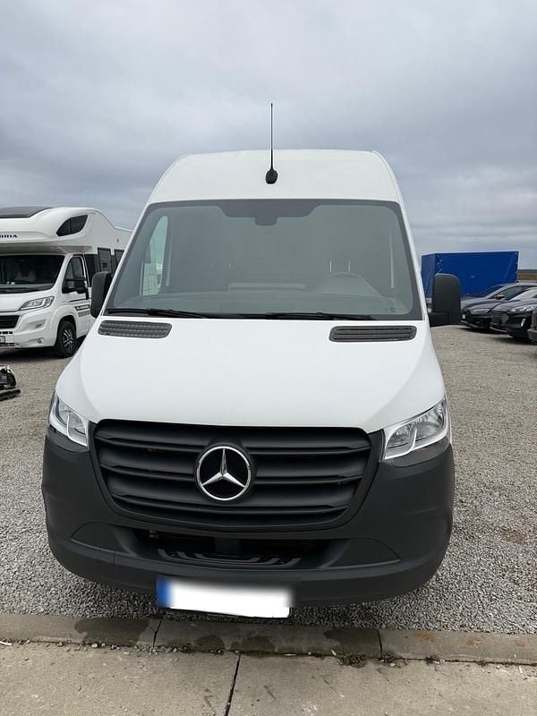 Weiß Gebraucht 2021 Mercedes 170 Van / Kleinbus | 31.499 € - Bild 1/4