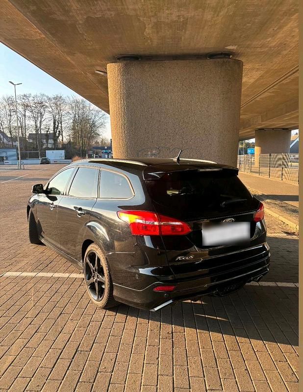 Gebraucht Ford Focus 150 PS (110 kW) 2016 Schwarz Kombi