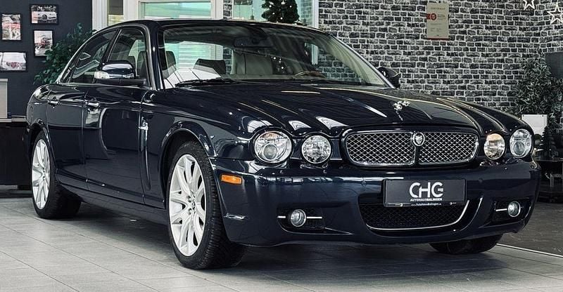 Blau Gebraucht 2009 Jaguar XJ8 Executive Limousine | 17.850 € (Superpreis) - Bild 1/4