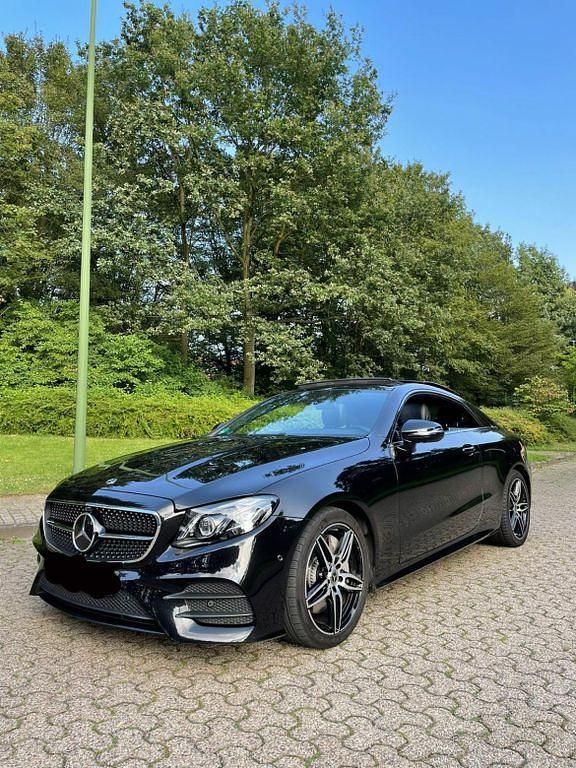 Schwarz Gebraucht 2018 Mercedes E300 AMG Coupé | 38.400 € (Etwas zu teuer) - Bild 1/4