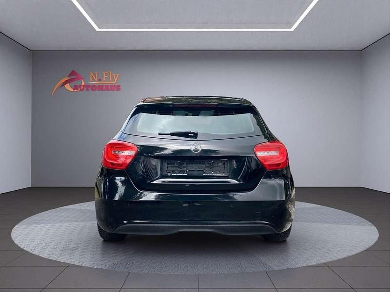 Gebraucht Mercedes A180 Style 109 PS (80 kW) 2015 Kosmosschwarz Kleinwagen