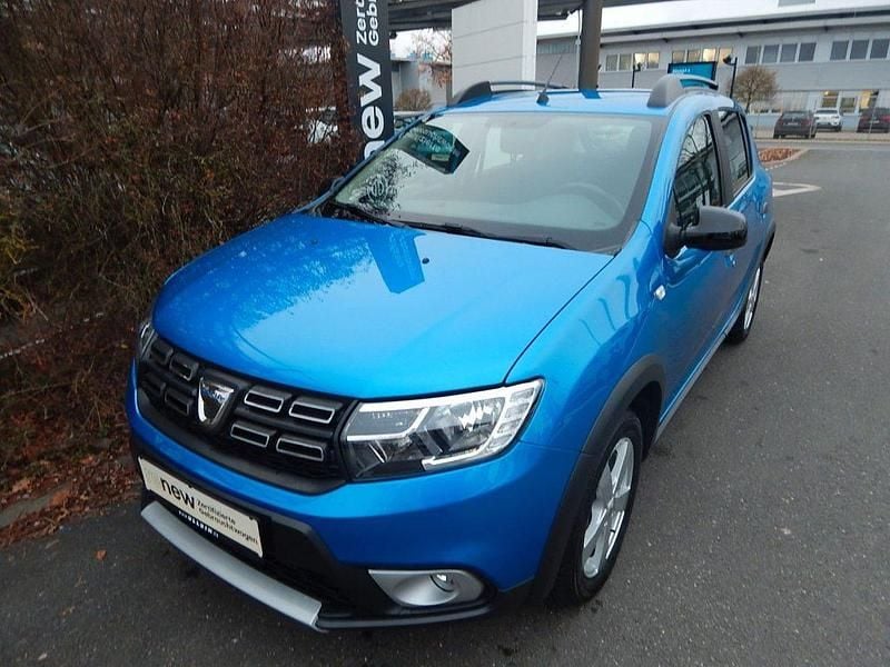 Blau Gebraucht 2020 Dacia Sandero Celebration Limousine | 13.210 € (Fairer Preis) - Bild 1/4