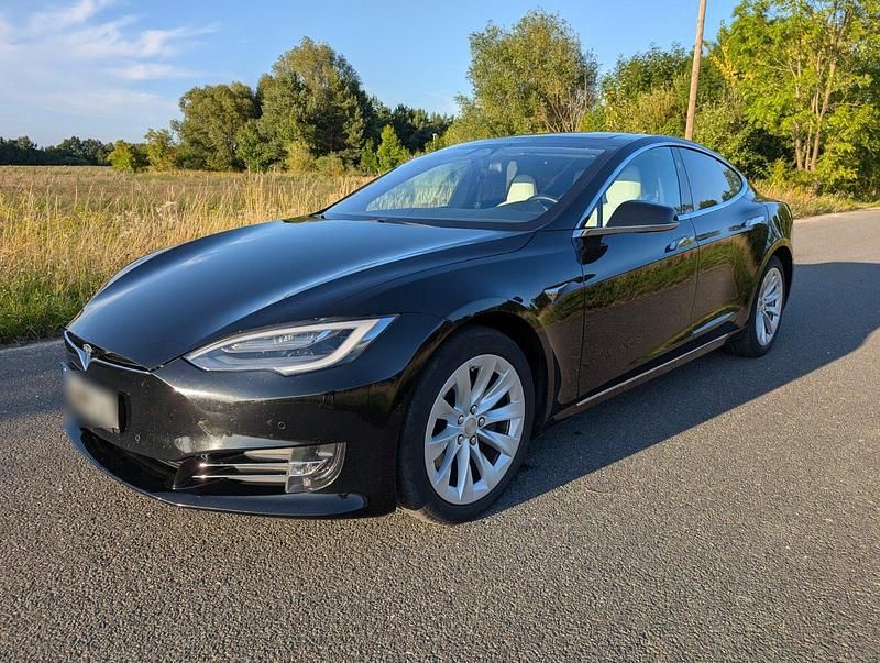 Schwarz Gebraucht 2017 Tesla Model S Limousine | 29.500 € (Fairer Preis) - Bild 1/4