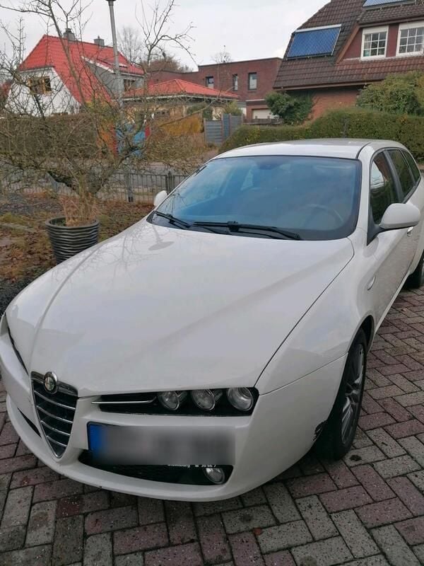 Weiß Gebraucht 2011 Alfa Romeo 159 Kombi | 1.750 € (Guter Preis) - Bild 1/4