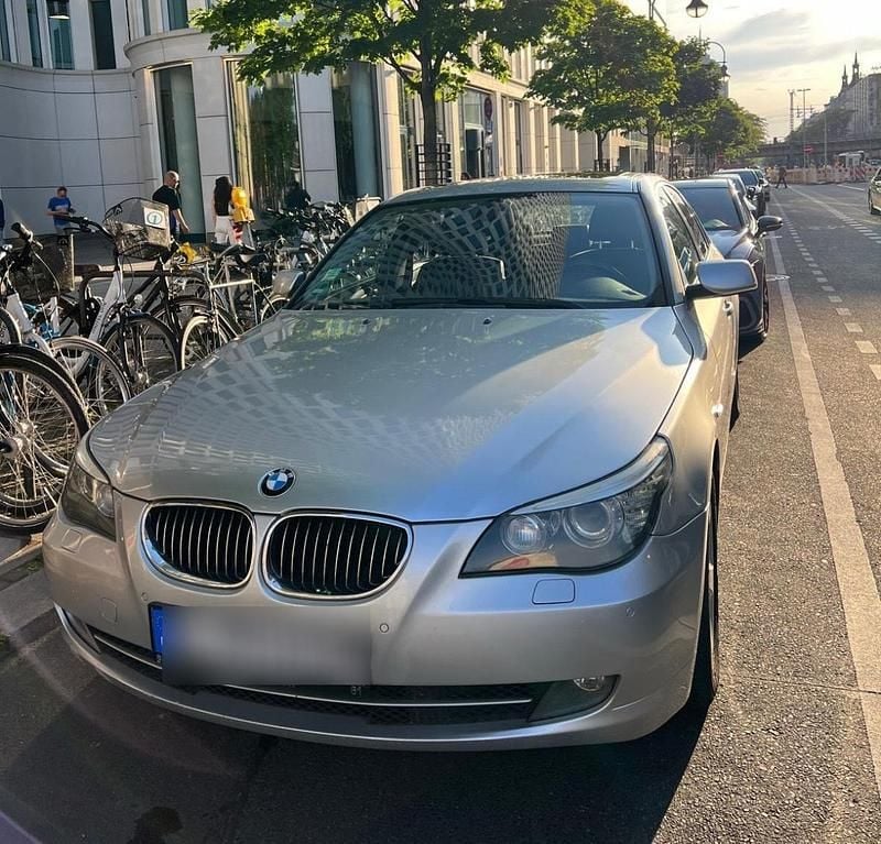 Silber Gebraucht 2007 BMW 530 Limousine | 5.900 € (Superpreis) - Bild 1/4