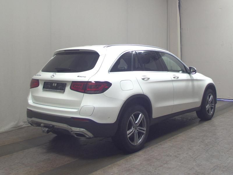 Gebraucht Mercedes GLC300e 306 PS (225 kW) 2022 Weiss SUV