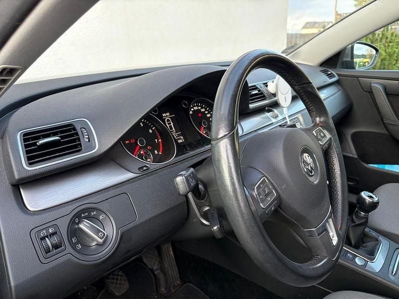 Gebraucht VW Passat Comfortline 122 PS (89 kW) 2011 Braun Limousine