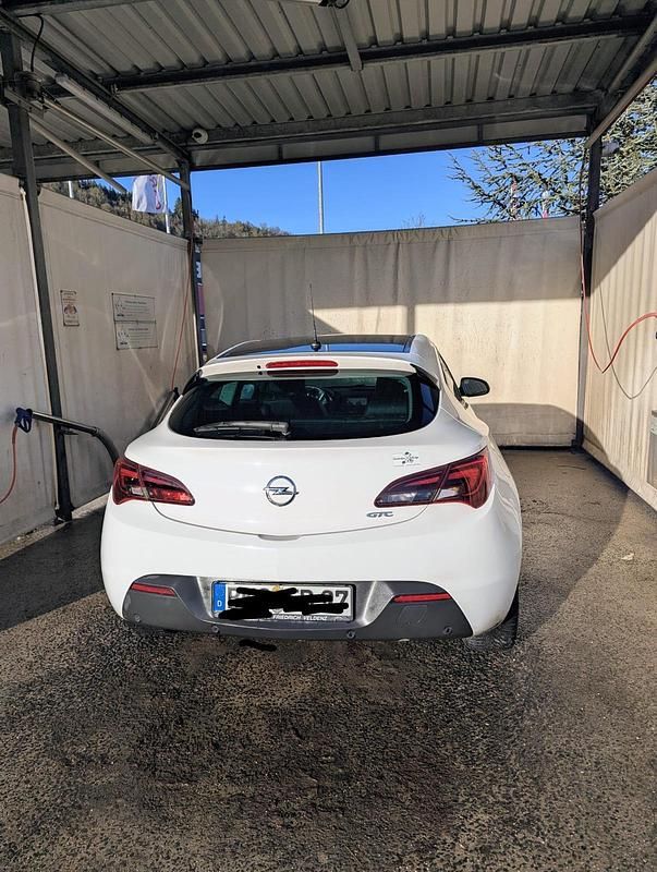 Gebraucht Opel Astra GTC S 136 PS (100 kW) 2016 Weiß Coupé