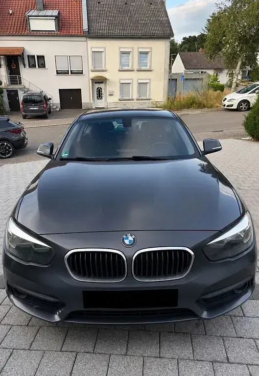 Gebraucht BMW 116 Advantage 109 PS (80 kW) 2018 Grau Kleinwagen
