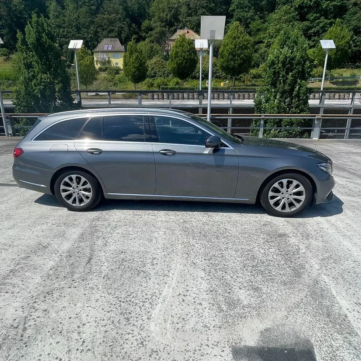 Gebraucht Mercedes E220 Exclusive 194 PS (142 kW) 2016 Grau Kombi