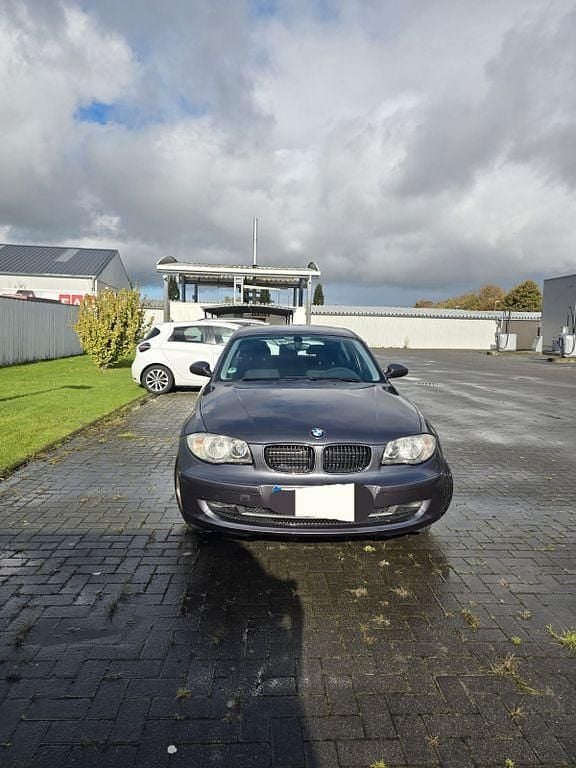 Grau Gebraucht 2008 BMW 116 Kleinwagen | 1.950 € (Superpreis) - Bild 1/4