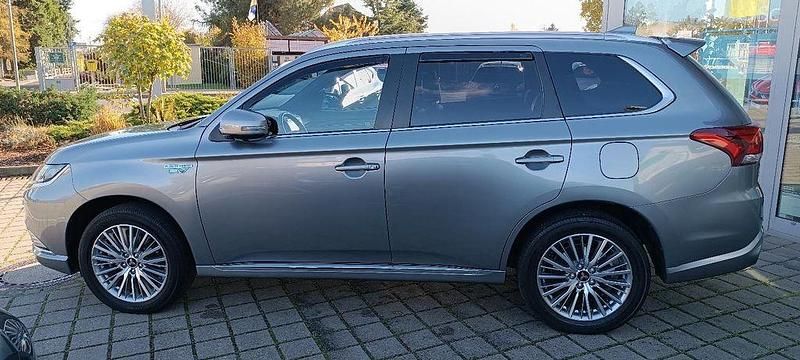 Gebraucht Mitsubishi Outlander P-HEV Spirit 224 PS (164 kW) 2020 Grau SUV