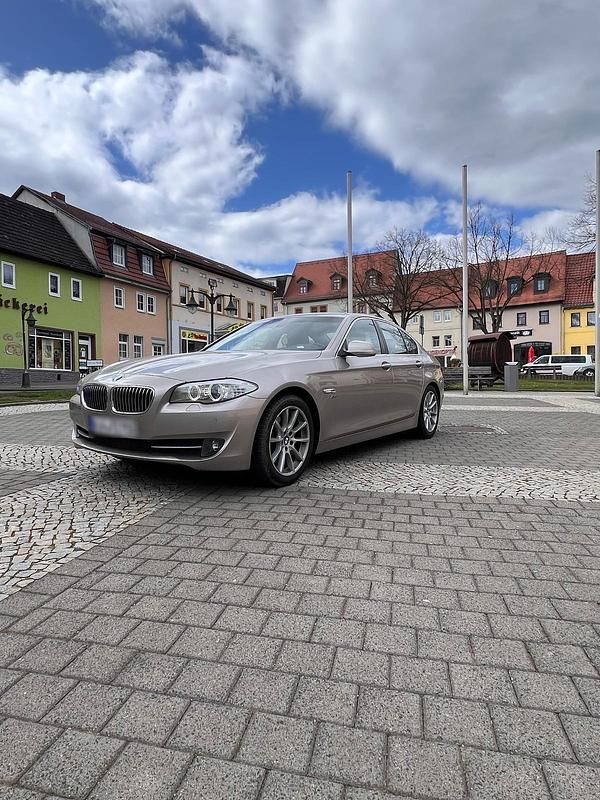 Gebraucht BMW 530 258 PS (189 kW) 2011 Silber Limousine