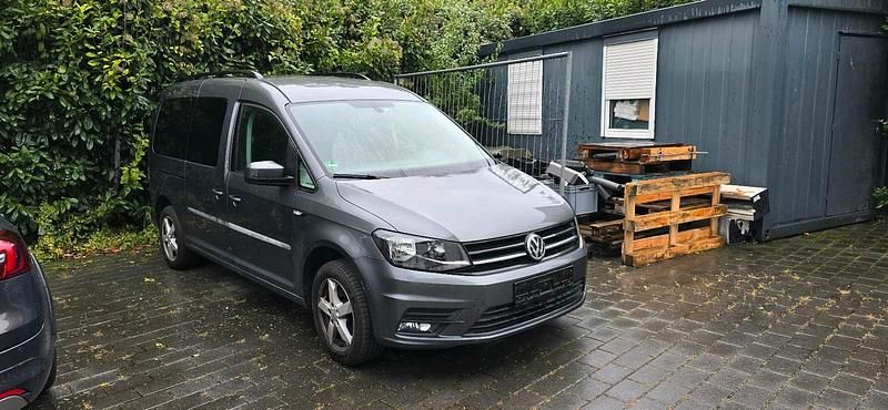 Grau Gebraucht 2017 VW Caddy Maxi Van / Kleinbus | 15.800 € (Fairer Preis) - Bild 1/4