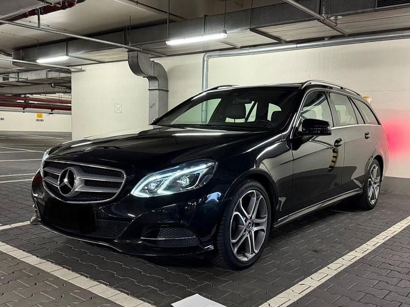 Schwarz Gebraucht 2014 Mercedes E220 Limousine | 12.700 € (Guter Preis) - Bild 1/4
