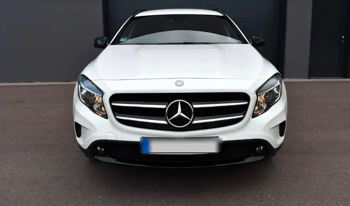 Gebraucht Mercedes GLA220 170 PS (125 kW) 2017 Weiß SUV
