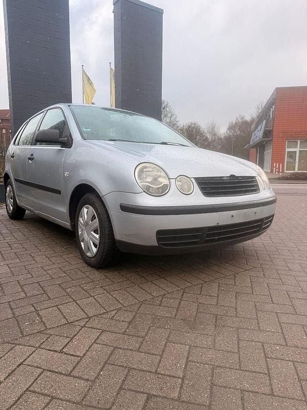 Gebraucht VW Polo Basis 64 PS (47 kW) 2004 Silber Kleinwagen