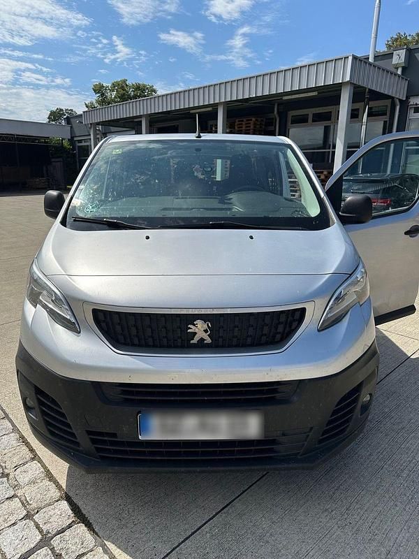 Gebraucht Peugeot Traveller 116 PS (85 kW) 2018 Silber Van / Kleinbus