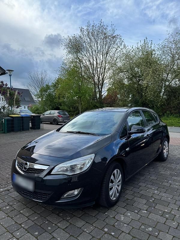 Gebraucht Opel Astra 99 PS (72 kW) 2012 Schwarz Kleinwagen