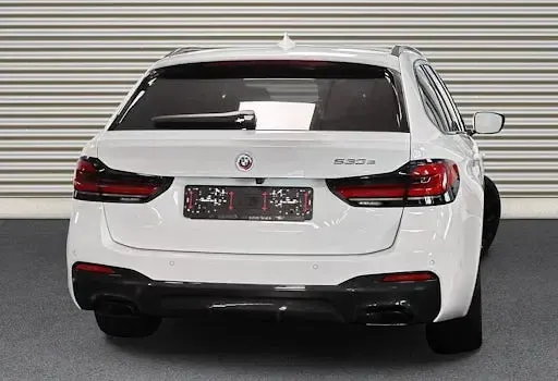 Gebraucht BMW 530e Shadowline 292 PS (214 kW) 2023 Weiß Kombi