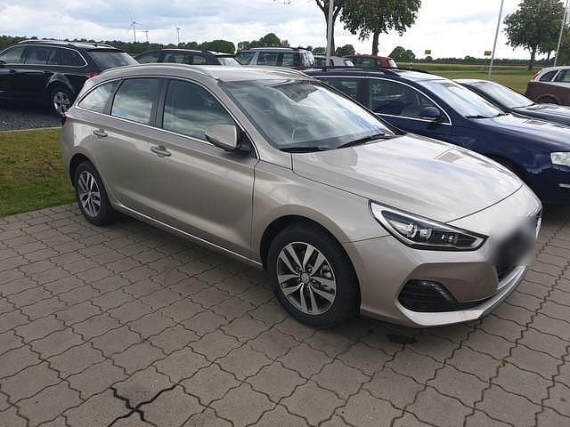 Beige Gebraucht 2019 Hyundai i30 Style Kombi | 12.899 € (Fairer Preis) - Bild 1/4