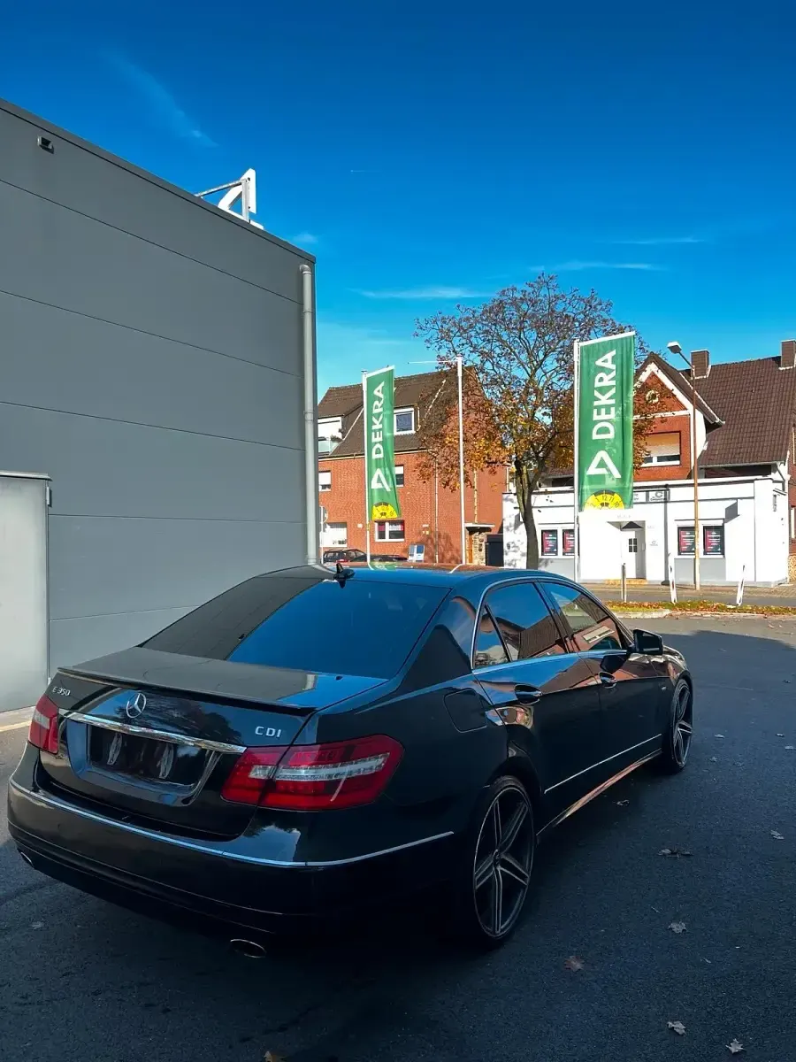 Gebraucht Mercedes E350 265 PS (194 kW) 2011 Schwarz Limousine