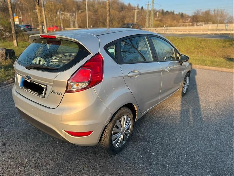 Gebraucht Ford Fiesta 80 PS (58 kW) 2013 Silber Kleinwagen