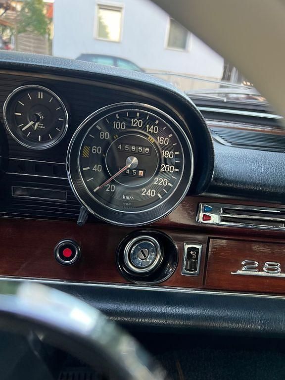 Gebraucht Mercedes 280 140 PS (102 kW) 1972 Weiß Limousine