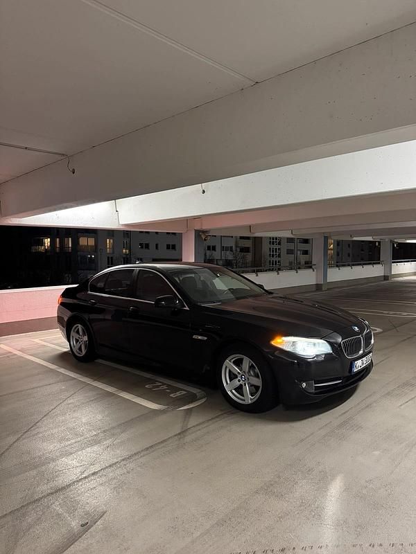 Gebraucht BMW 520 184 PS (135 kW) 2011 Schwarz Limousine