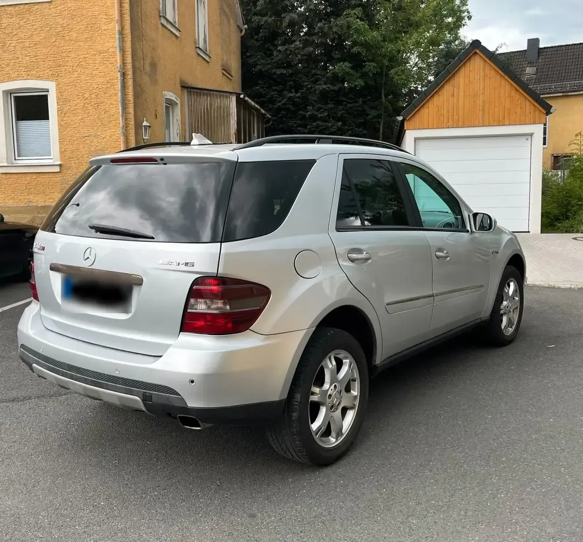 Gebraucht Mercedes ML320 224 PS (164 kW) 2007 Silber SUV