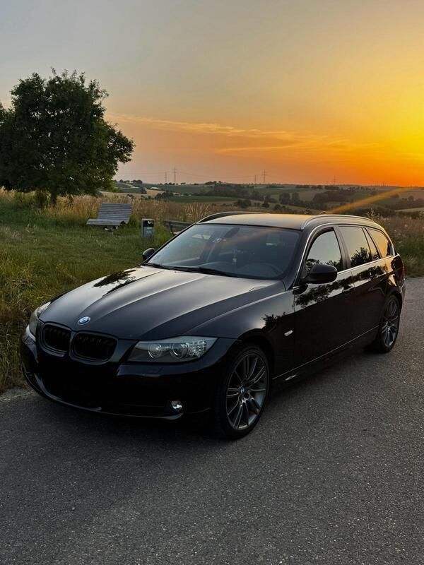 Schwarz Gebraucht 2010 BMW 320 Kombi | 5.000 € (Fairer Preis) - Bild 1/4