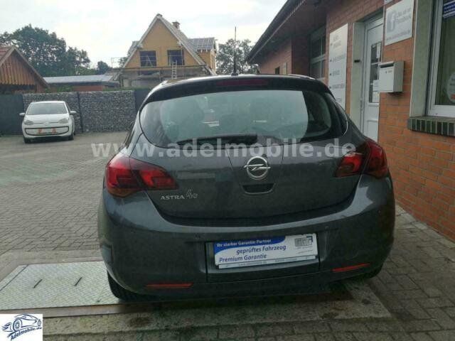 Gebraucht Opel Astra Innovation 116 PS (85 kW) 2011 Karbongrau (metallic) Limousine