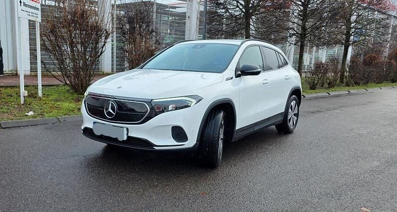 Weiß Gebraucht 2021 Mercedes EQA250 SUV | 27.800 € (Guter Preis) - Bild 1/4