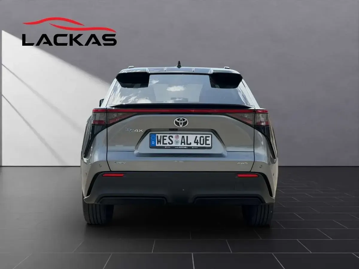 Gebraucht Toyota bZ4X Lounge 252 kW (343 PS) 2026 Precious metal (1l5)/ attitude SUV