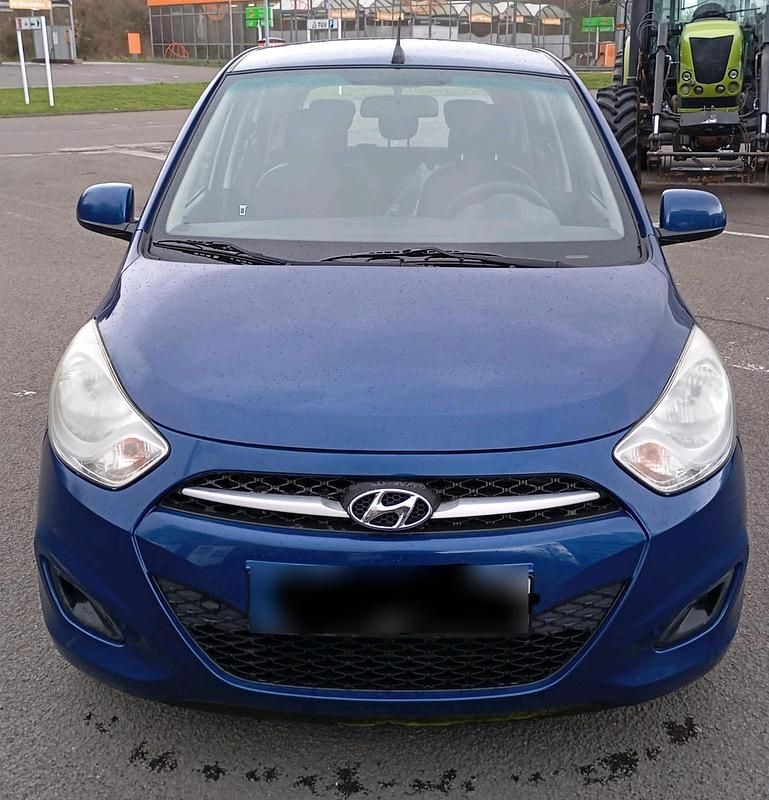 Gebraucht Hyundai i10 69 PS (50 kW) 2012 Blau Kleinwagen