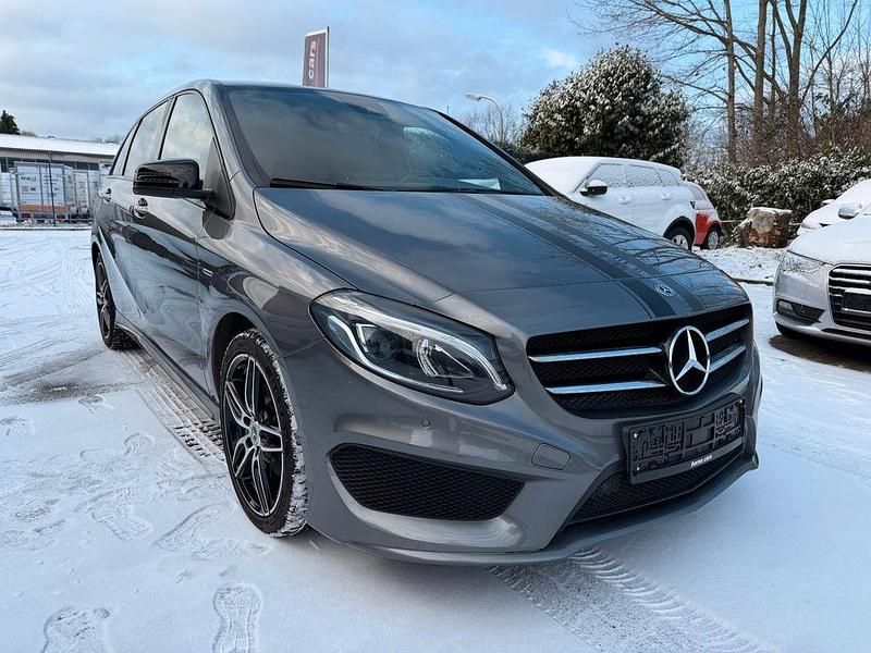 Gebraucht Mercedes B180 AMG line 122 PS (89 kW) 2017 Grau Van / Kleinbus