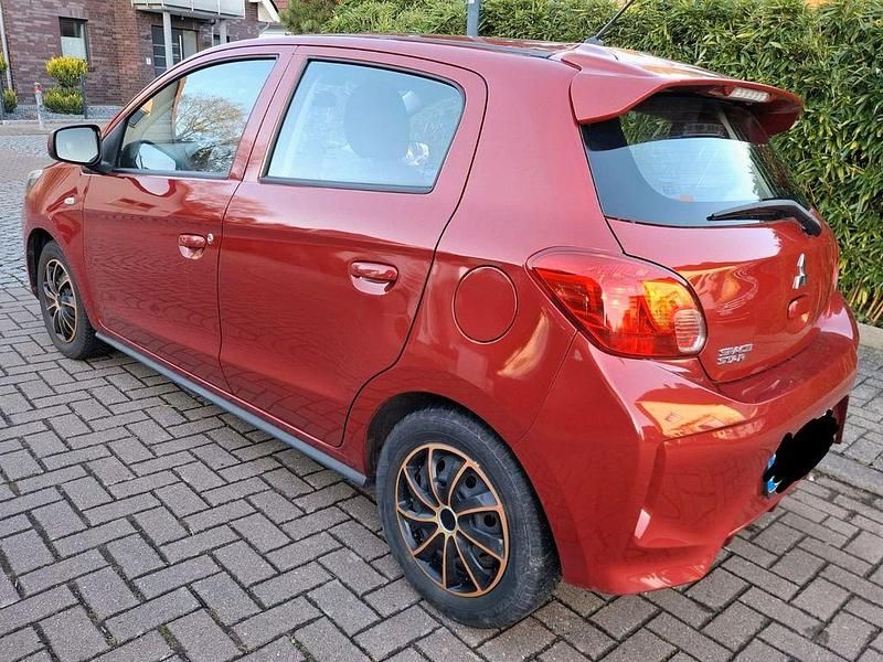 Gebraucht Mitsubishi Space Star Spirit 71 PS (52 kW) 2021 Rot Limousine