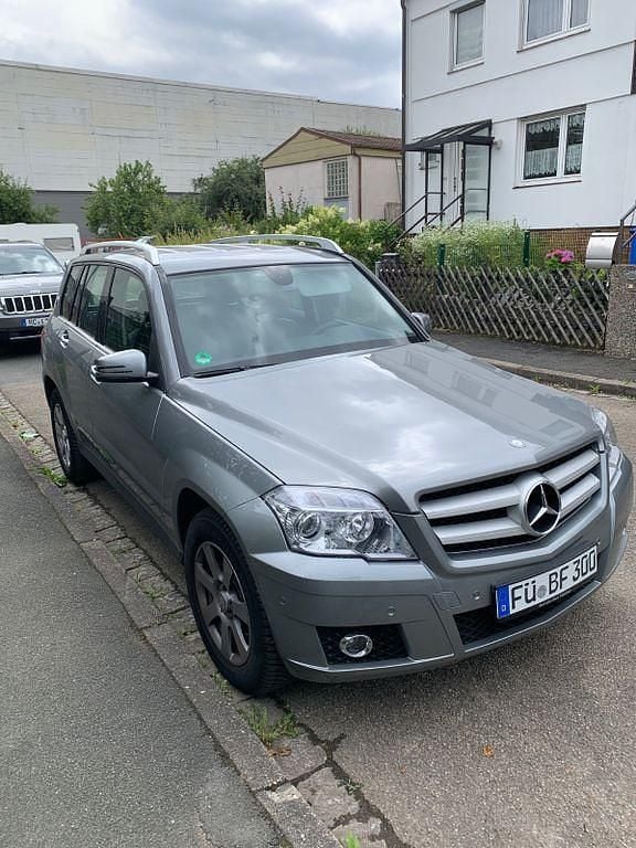 Grau Gebraucht 2012 Mercedes GLK220 SUV | 20.500 € (Fairer Preis) - Bild 1/4