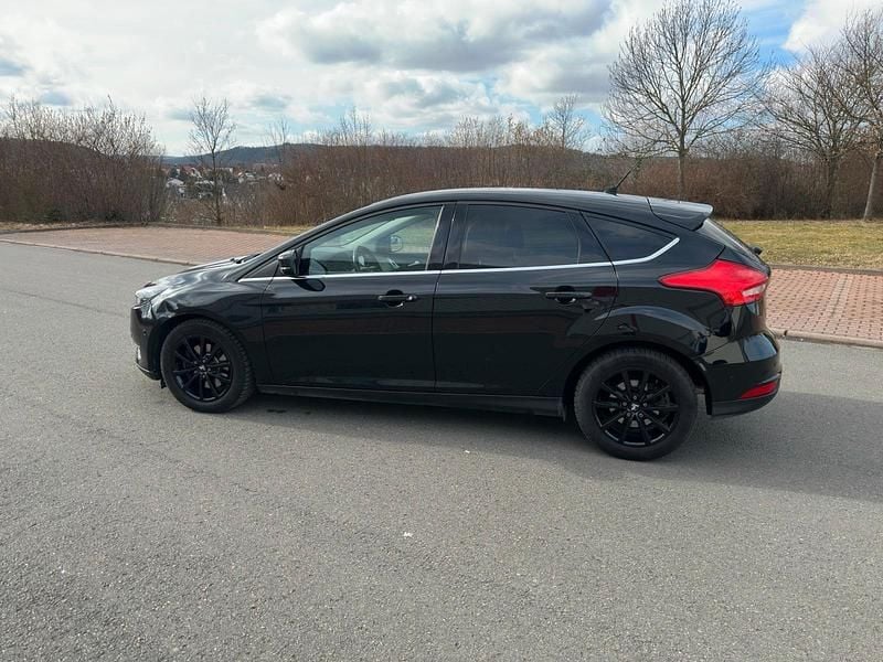 Second-hand Ford Focus 150 CP (110 kW) 2015 Negru Berlinǎ