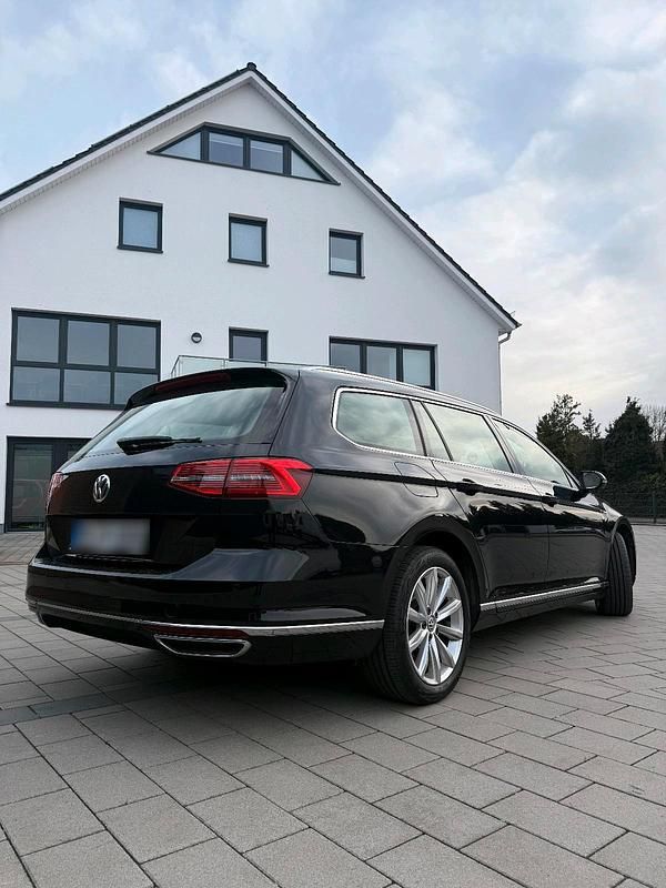 Gebraucht VW Passat Highline 190 PS (139 kW) 2017 Schwarz Kombi