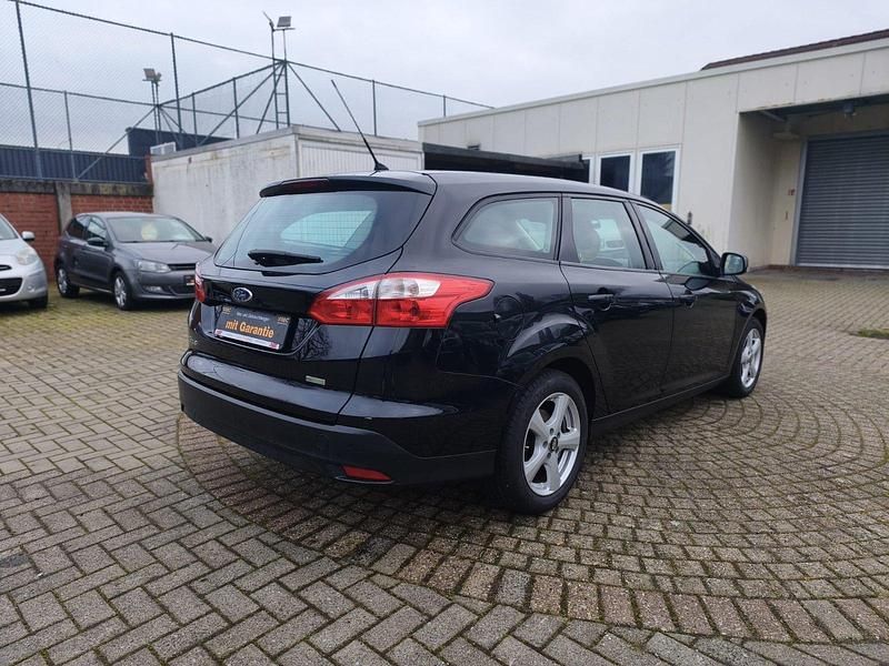 Gebraucht Ford Focus 125 PS (91 kW) 2014 Schwarz Kombi