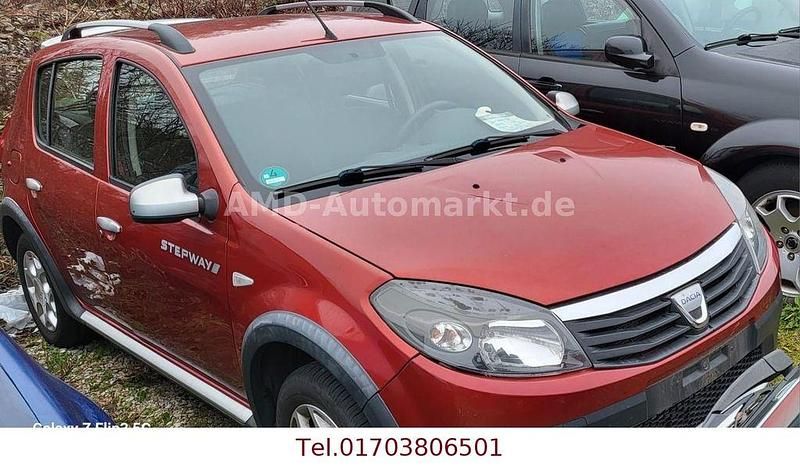 Rot Gebraucht 2011 Dacia Sandero Stepway SUV | 3.350 € (Etwas zu teuer) - Bild 1/4