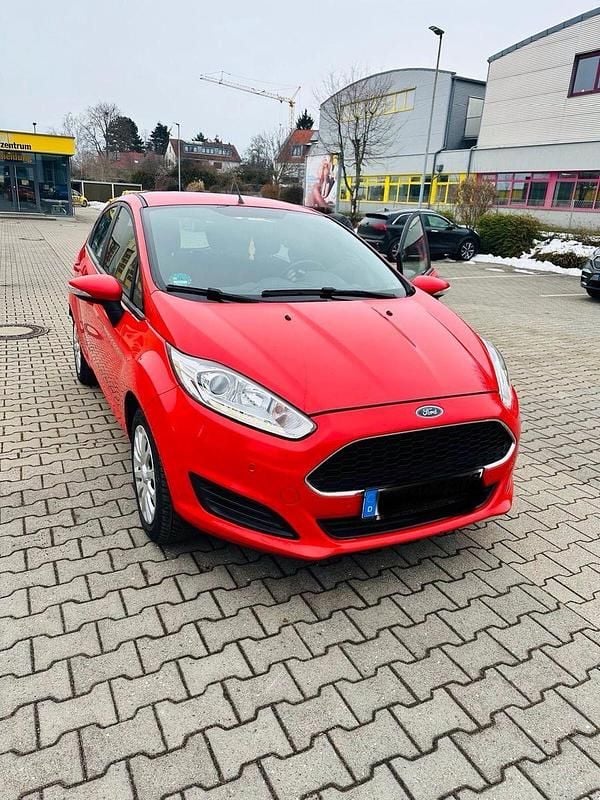 Gebraucht Ford Fiesta Trend 60 PS (44 kW) 2016 Rot Kleinwagen