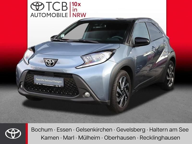 Gebraucht Toyota Aygo X Basis 72 PS (52 kW) 2024 Celestite grey metallic / night sky black SUV