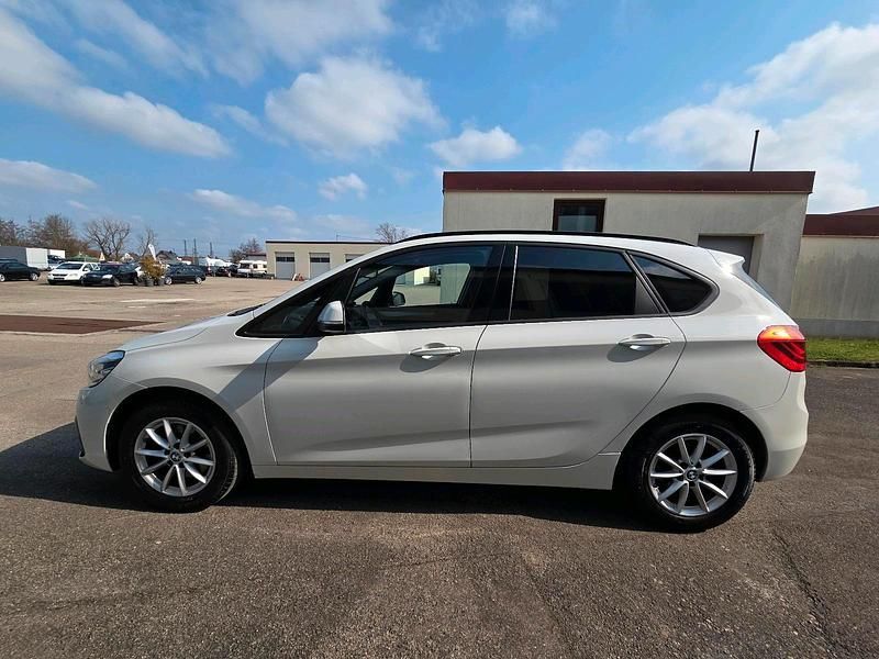Gebraucht BMW 218 Advantage 150 PS (110 kW) 2019 Weiß Kombi